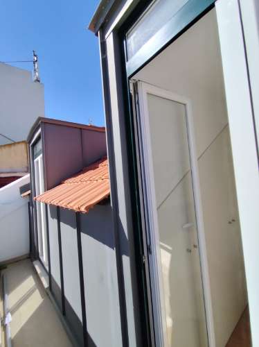 T2 Renovado com Varanda e Vista de Rio