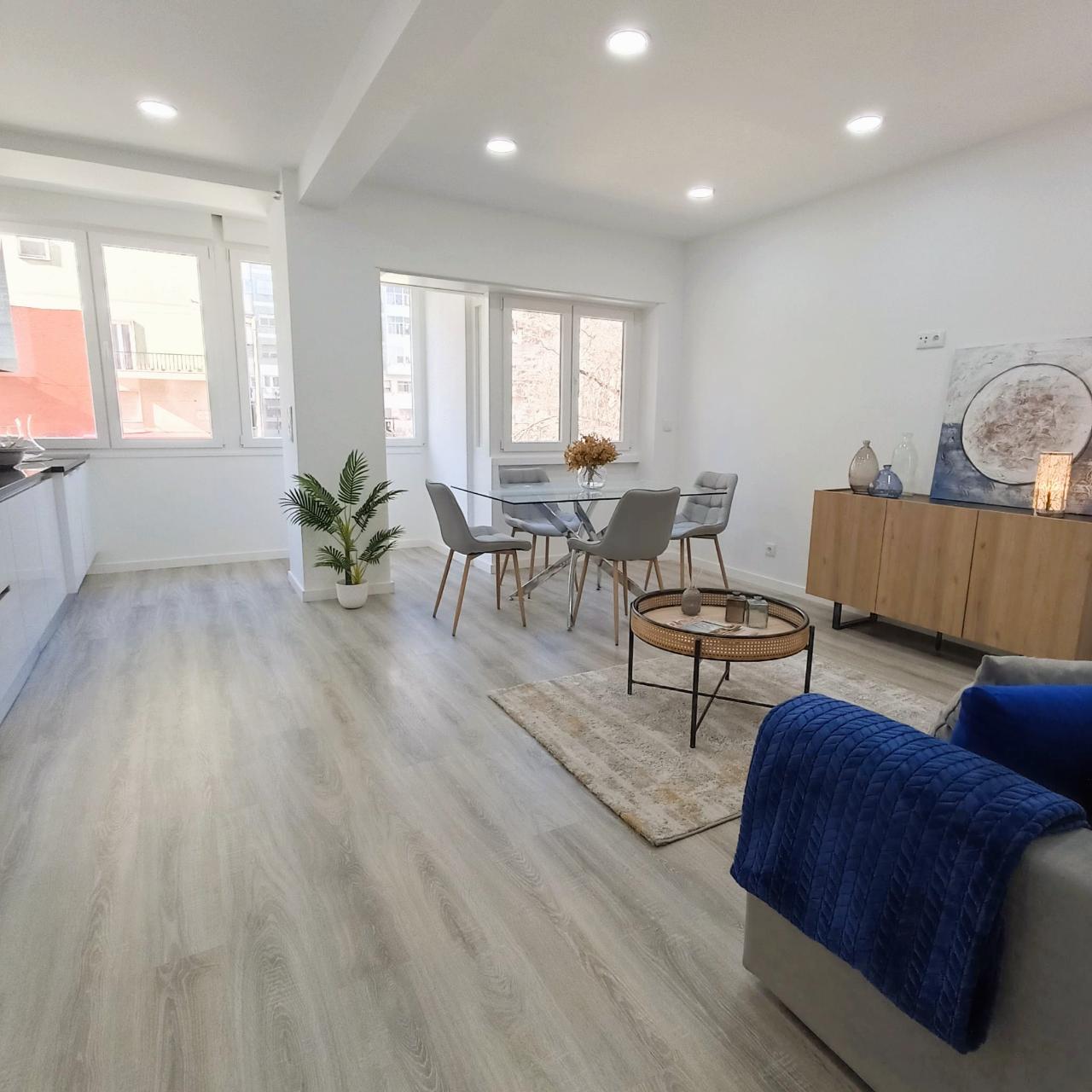 T3 Renovado com Suite, Cozinha Equipada e Ótima Localização - Benfica