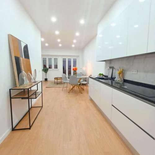 T3 com Suíte e Varanda com Vista de Rio - Santa Apolónia, Bairro Familiar e Central