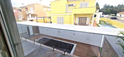 Moradia nova T4 com piscina em Azeitão - zona calma e verde, com certificação energética A