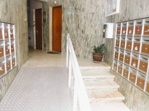 T1 Remodelado em Paço de Arcos | A 600 m da Praia