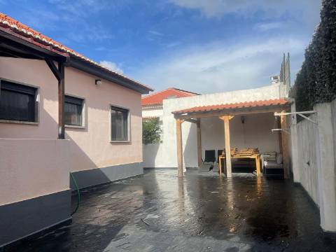 Boa localização central na Costa da Caparica