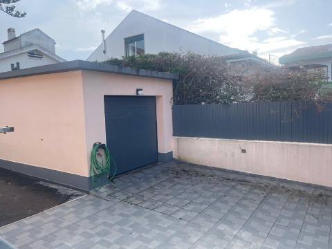 Boa localização central na Costa da Caparica