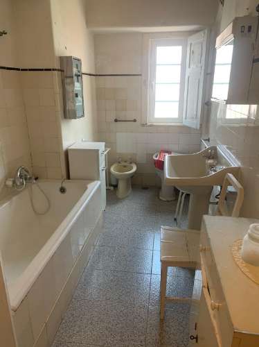 CENTRO HISTORICO DE CASCAIS. Moradia para restauro e ampliação.