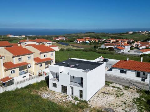 Moradia T3+1 - Santa Bárbara