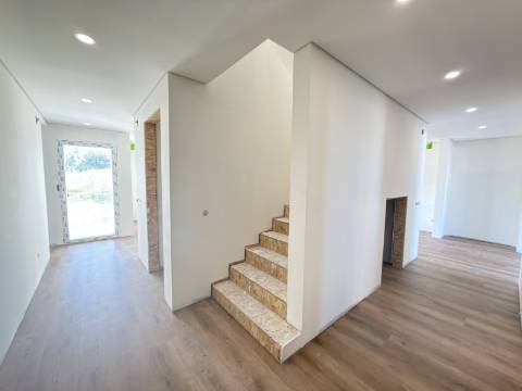 Moradia T3+1 - Santa Bárbara