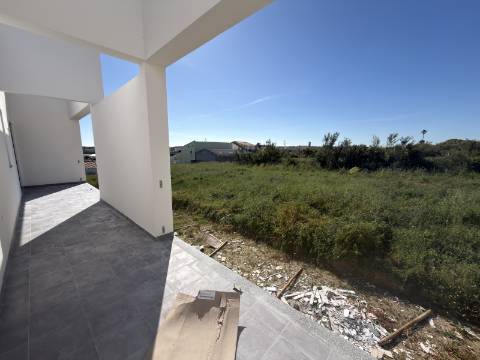 Moradia T3+1 - Santa Bárbara