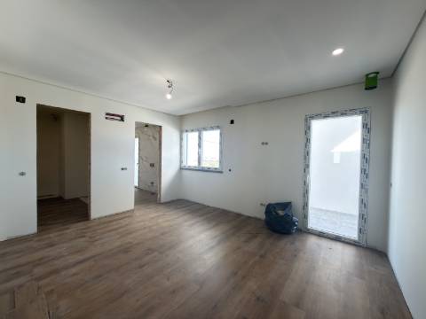 Moradia T3+1 - Santa Bárbara