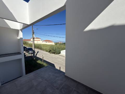 Moradia T3+1 - Santa Bárbara