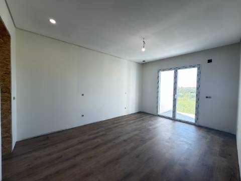 Moradia T3+1 - Santa Bárbara