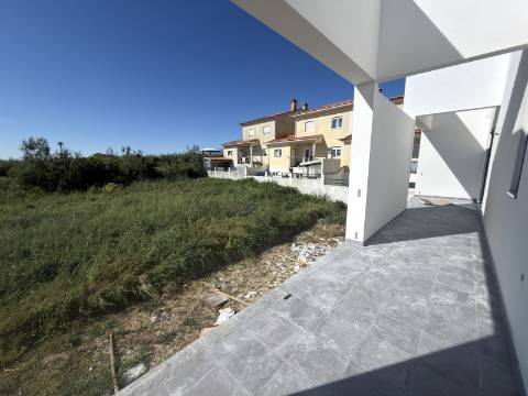 Moradia T3+1 - Santa Bárbara