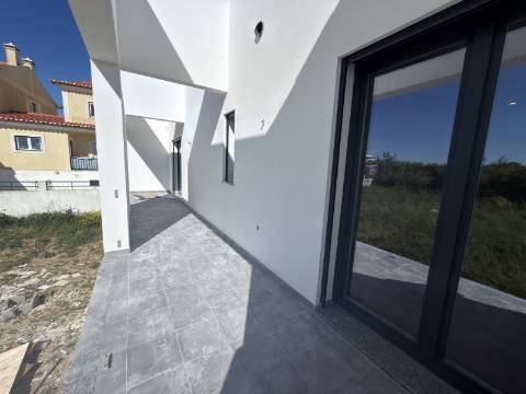 Moradia T3+1 - Santa Bárbara