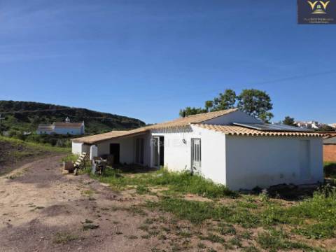Casa com Lote de 9910 m2 com agua, luz e Saneamento