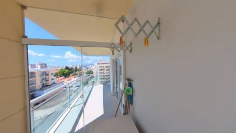 **Ultimo andar deslumbrante no coração de Portimão**