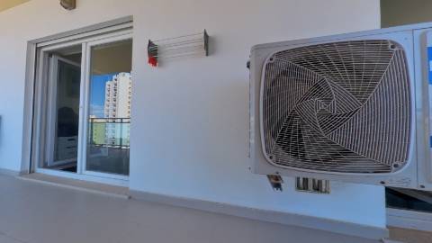 **Ultimo andar deslumbrante no coração de Portimão**