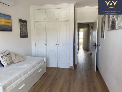 **Apartamento T2 com Vista Deslumbrante da Ria do Arade em Portimão