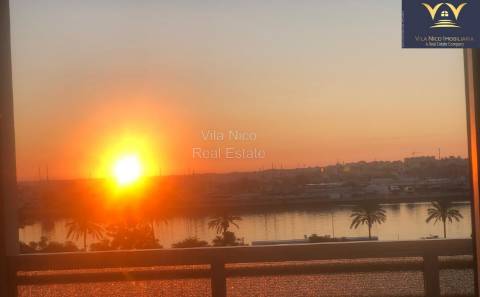 **Apartamento T2 com Vista Deslumbrante da Ria do Arade em Portimão