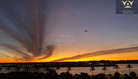 **Apartamento T2 com Vista Deslumbrante da Ria do Arade em Portimão