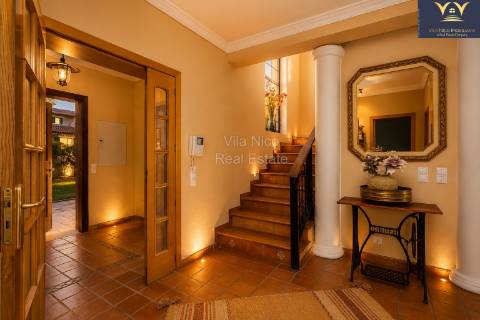 Elegante moradia isolada disponível para venda na prestigiada Urbanização Vila Sol
