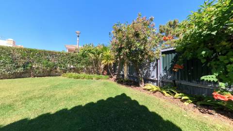 Elegante moradia isolada disponível para venda na prestigiada Urbanização Vila Sol
