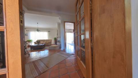 Elegante moradia isolada disponível para venda na prestigiada Urbanização Vila Sol
