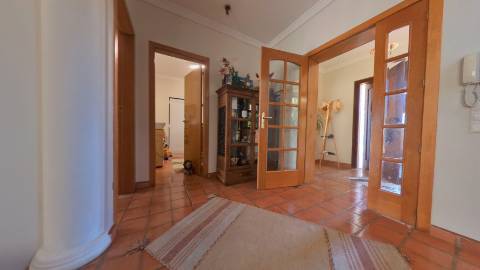 Elegante moradia isolada disponível para venda na prestigiada Urbanização Vila Sol
