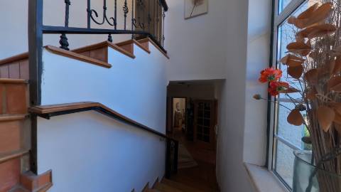 Elegante moradia isolada disponível para venda na prestigiada Urbanização Vila Sol
