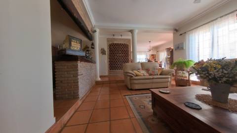 Elegante moradia isolada disponível para venda na prestigiada Urbanização Vila Sol
