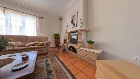 Elegante moradia isolada disponível para venda na prestigiada Urbanização Vila Sol
