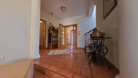 Elegante moradia isolada disponível para venda na prestigiada Urbanização Vila Sol
