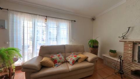 Elegante moradia isolada disponível para venda na prestigiada Urbanização Vila Sol
