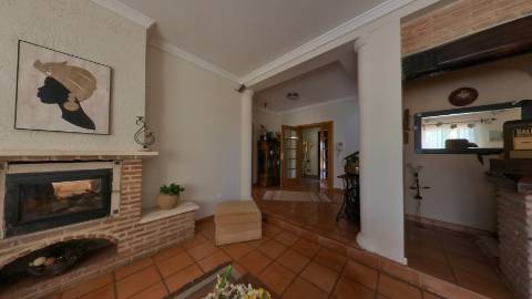 Elegante moradia isolada disponível para venda na prestigiada Urbanização Vila Sol
