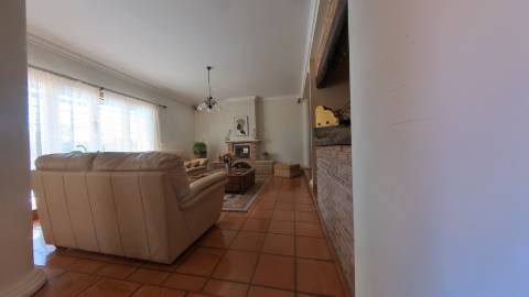 Elegante moradia isolada disponível para venda na prestigiada Urbanização Vila Sol
