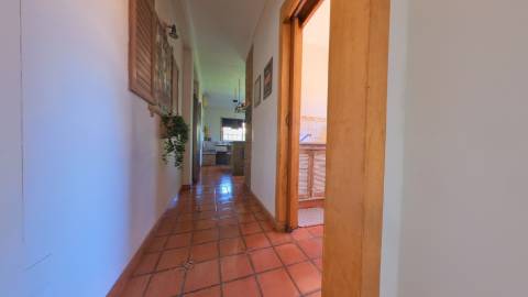 Elegante moradia isolada disponível para venda na prestigiada Urbanização Vila Sol

