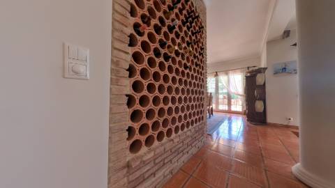 Elegante moradia isolada disponível para venda na prestigiada Urbanização Vila Sol
