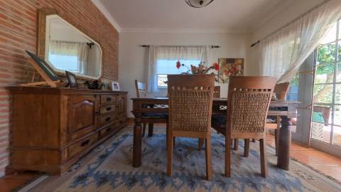 Elegante moradia isolada disponível para venda na prestigiada Urbanização Vila Sol
