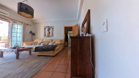Elegante moradia isolada disponível para venda na prestigiada Urbanização Vila Sol
