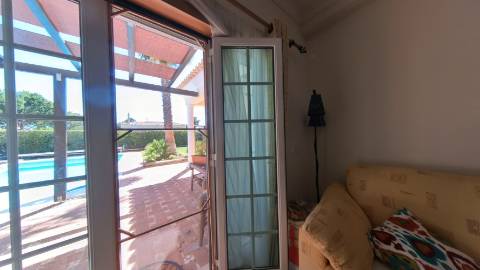 Elegante moradia isolada disponível para venda na prestigiada Urbanização Vila Sol
