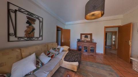 Elegante moradia isolada disponível para venda na prestigiada Urbanização Vila Sol
