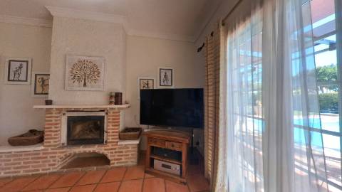Elegante moradia isolada disponível para venda na prestigiada Urbanização Vila Sol
