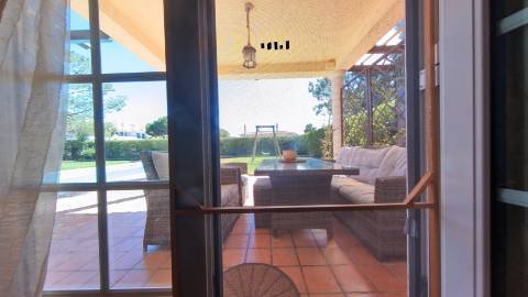 Elegante moradia isolada disponível para venda na prestigiada Urbanização Vila Sol
