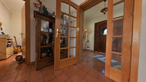 Elegante moradia isolada disponível para venda na prestigiada Urbanização Vila Sol
