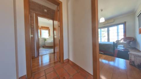 Elegante moradia isolada disponível para venda na prestigiada Urbanização Vila Sol

