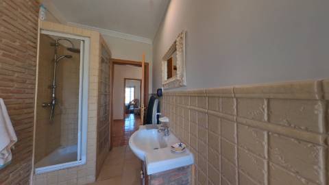 Elegante moradia isolada disponível para venda na prestigiada Urbanização Vila Sol
