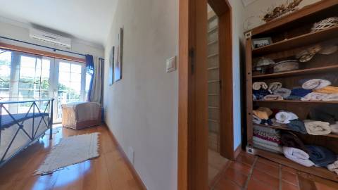 Elegante moradia isolada disponível para venda na prestigiada Urbanização Vila Sol
