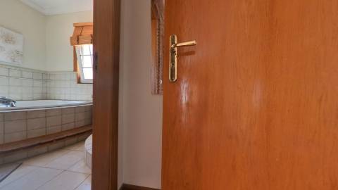Elegante moradia isolada disponível para venda na prestigiada Urbanização Vila Sol
