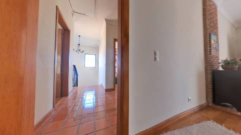 Elegante moradia isolada disponível para venda na prestigiada Urbanização Vila Sol
