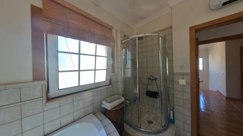 Elegante moradia isolada disponível para venda na prestigiada Urbanização Vila Sol
