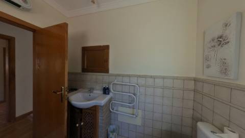 Elegante moradia isolada disponível para venda na prestigiada Urbanização Vila Sol
