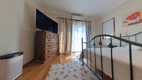 Elegante moradia isolada disponível para venda na prestigiada Urbanização Vila Sol

